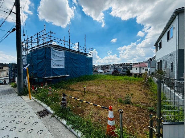 外観:閑静な住宅地で子育て家族にピッタリ。快適な緑に恵まれたエリアで、ゆとりある住環境が整っています。  