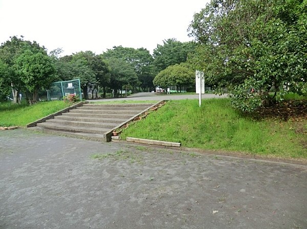 周辺環境:子安台公園(高台にあり首都高速や横浜港を見渡せる高台の公園。ターザンロープが人気です。トイレやベンチあり。)