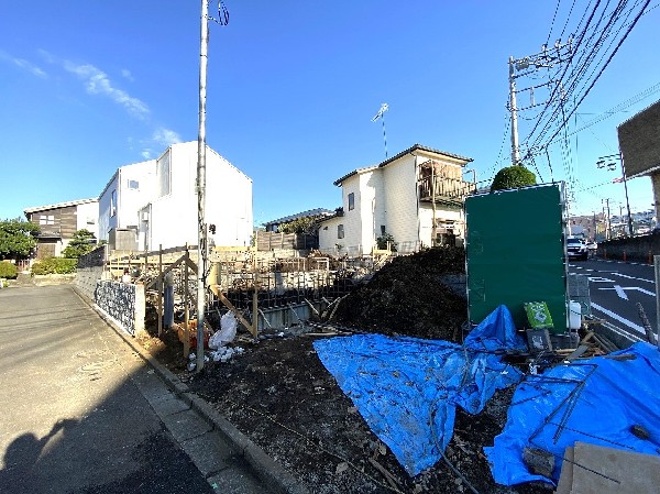 外観:閑静な住宅地は子育て家族にピッタリ。快適な緑に恵まれたエリアで、ゆとりある住環境が整っています。 