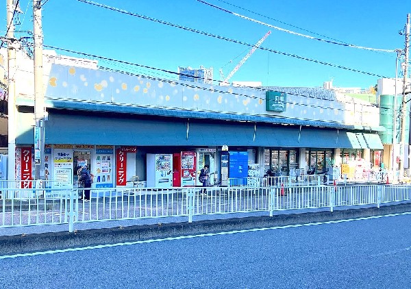 周辺環境:FUJI伊勢町店(鮮度・旬・グレードにこだわった商品を提供。ベーカリーコーナーでは美味しい焼き立てパンを購入できます。)