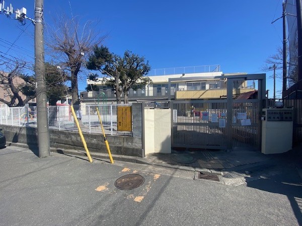 周辺環境:西寺尾保育園(生きる力の基盤を養うことを目標とした保育園。園庭から富士山が見え、近隣には自然豊かな公園があります。)