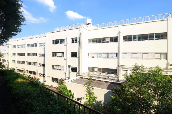 周辺環境:上末吉小学校(住宅街の中にあり、自然も近くにあるので環境に恵まれている小学校です。学校行事も充実しています。)