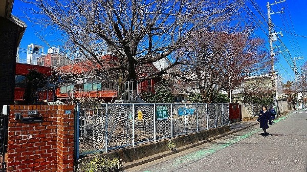 周辺環境:桜ケ丘幼稚園(キリスト教保育の幼稚園。一人ひとりの違いを尊重し、感謝の心を持つことを大切にしています。  )