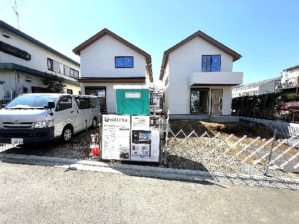 外観:自然豊かな霧が丘公園まで徒歩7分。閑静な住宅地で子育てファミリーに快適な住環境が整います。