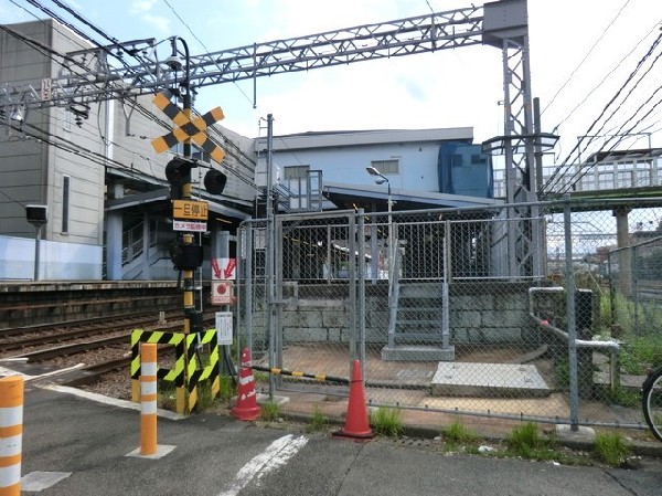 周辺環境:花月総持寺駅(京急線横浜駅まで20分、品川駅まで19分とアクセスの良い駅。2020年3月、花月園前から駅名を改称。)