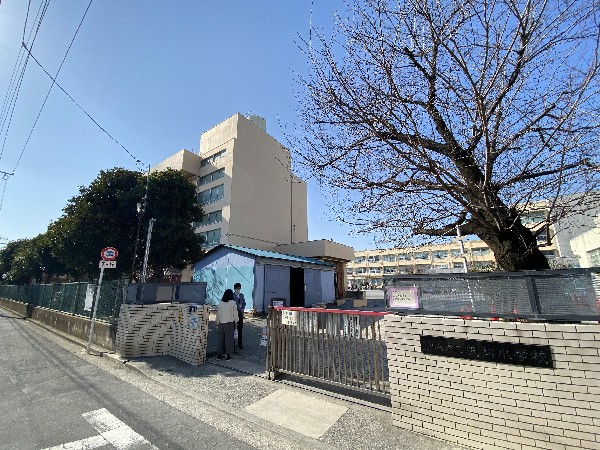 周辺環境:矢向小学校( 目標は、私が、皆がかがやく矢向の森。一人ひとりが自己肯定感をもち、自他の違いを認め、尊重すること！)