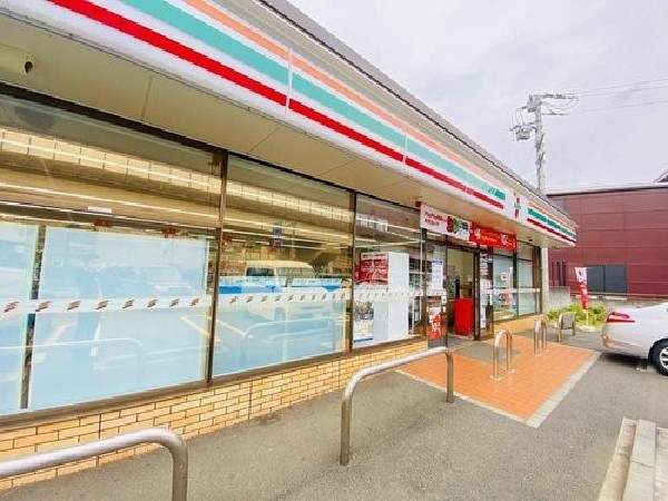 周辺環境:セブンイレブン横浜八反橋店(近くて便利、期待以上の品質を提供するコンビニ。セブンイレブンの商品を最短30分で届ける7NOW取扱店。)