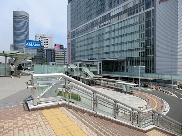 周辺環境:新横浜駅(東海道新幹線、横浜線、地下鉄ブルーライン等が乗り入れる駅。横浜アリーナや日産スタジアムからも近い。)