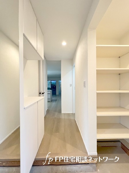 大容量のシューズインクロークが嬉しい住まい。ベビーカー、アウトドア用品、カー用品などもスッキリ収納。