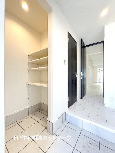 大容量のシューズインクロークが嬉しい住まい。ベビーカー、アウトドア用品、カー用品などもスッキリ収納。