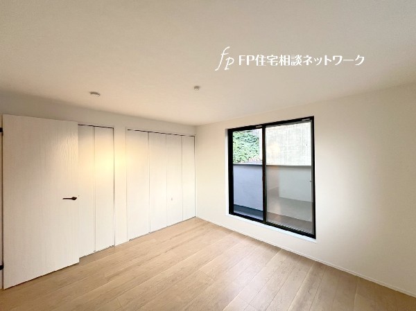 全居室に収納を完備。季節物のお洋服などもしっかりと整理整頓出来ます。居室空間を隅々まで使えるのが嬉しいですね。