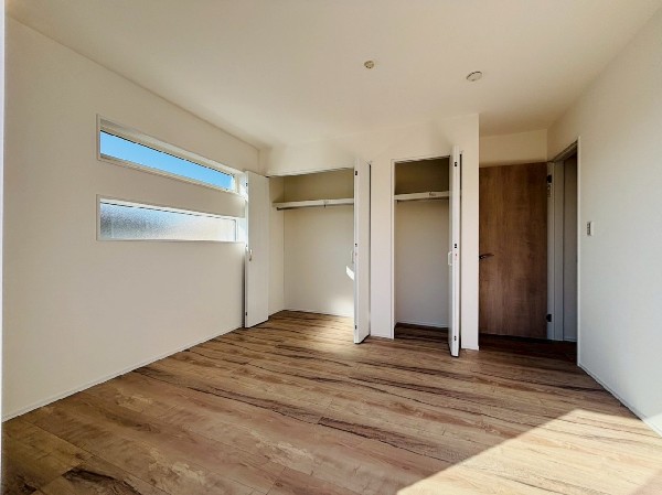 全居室に収納を完備。季節物のお洋服などもしっかりと整理整頓出来ます。居室空間を隅々まで使えるのが嬉しいですね。