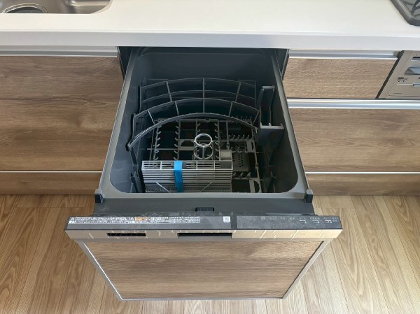 あったらいいなの代表的な設備である食洗機。ビルトイン型なので、おさまりもよく、使い勝手も良好です。