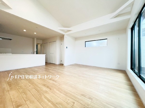 オープンでのびやかな空間を生み出す、広がりとゆとり。家族と過ごす時間を大切にしたい方にぴったりです。