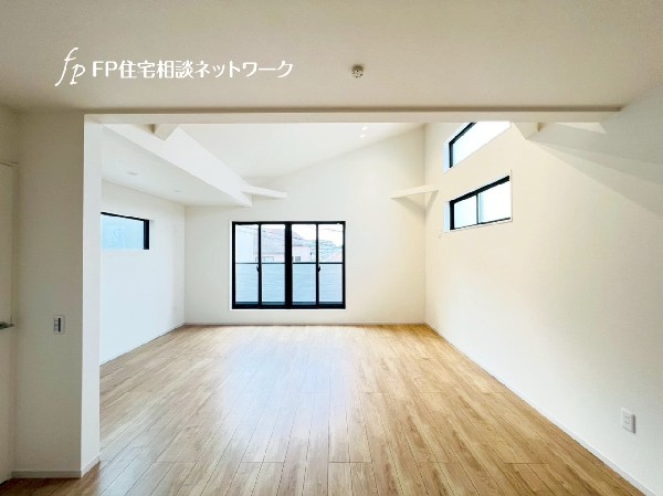 19.2帖の広々ＬＤＫ。導線もしっかりと取れているので、ソファーなどの家具もしっかりと配置できます。