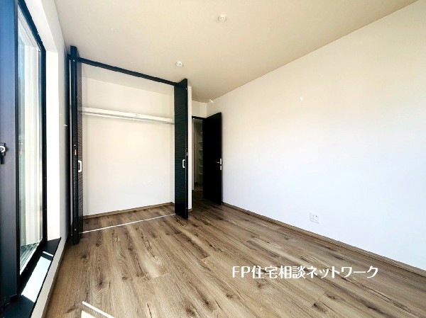 全室にクローゼットを完備しています。収納スペースを上手に使ってすっきりと快適な生活を送れます。