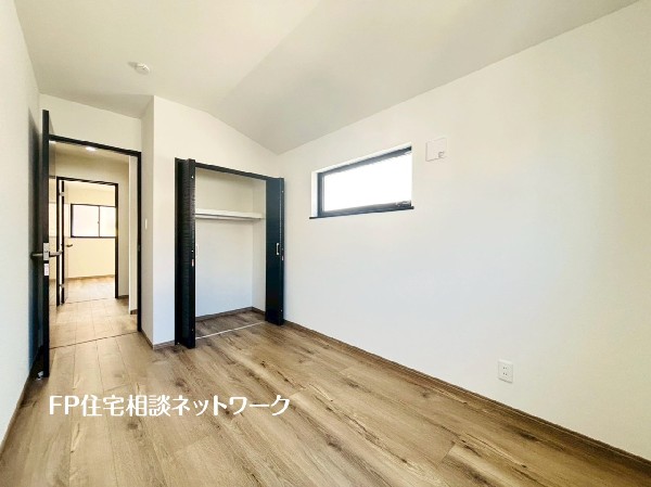 収納を完備している居室。お部屋を広く活用できるので、ベッドや机の配置もイメージしやすいですね。