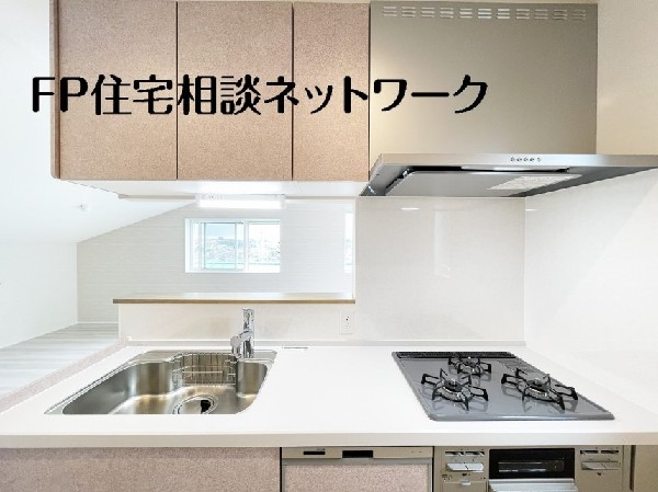 リビングのお子様を見守りながらお料理が出来る対面式カウンターキッチン。ご家族との会話がはずみます。