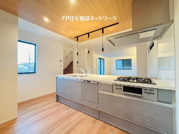 対面タイプのキッチンは出来上がったお料理をお子様が運ぶなど、お手伝いの機会も増えそうですね。