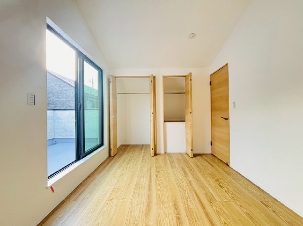 全居室2面採光でお部屋の隅々まで明るい印象。全居室収納付で空間を隅々まで使えるのが嬉しいですね。