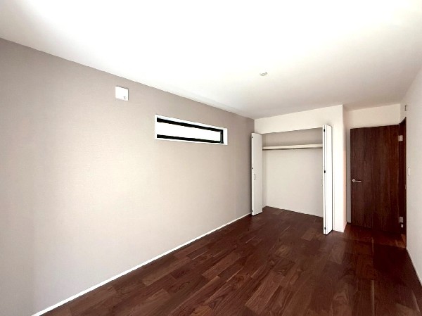 収納を完備している居室。お部屋を広く活用できるので、ベッドや机の配置もイメージしやすいですね。