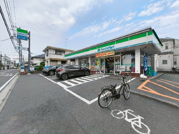周辺環境:ファミリーマート三ツ池公園口店(ホットスナックのファミチキが人気。酒たばこ取扱い有。無料Wi-Fi有。各種バーコード決済利用可能。)