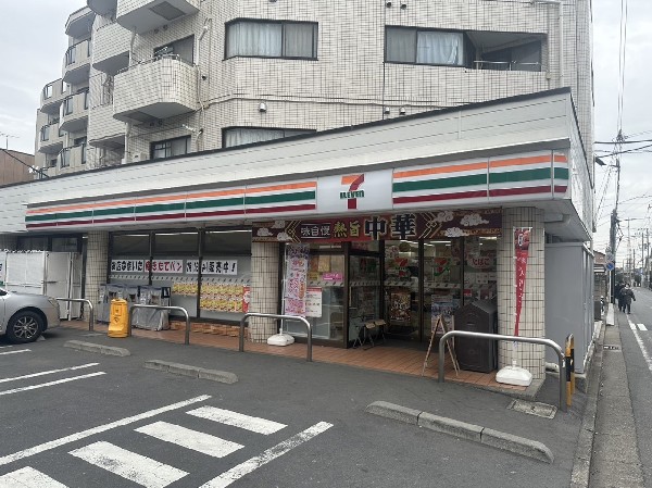 周辺環境:セブンイレブン横浜北寺尾4丁目店(近くて便利、期待以上の品質を提供するコンビニ。セブンイレブンの商品を最短30分で届ける7NOW取扱店。)
