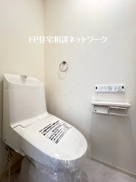 トイレは1階と2階に2カ所あります。朝の忙しい時間も慌てることなく使用できるので助かりますね。