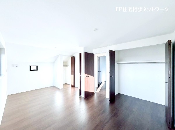 10.1帖のお部屋は入口と収納が2つあり、壁をつければ2部屋に分割可能。家族の成長に合わせて部屋を増やせます。