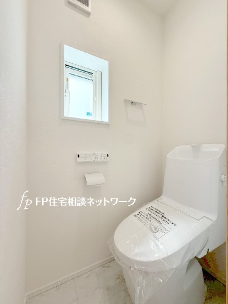 トイレは1階と2階に2カ所あります。朝の忙しい時間も慌てることなく使用できるので助かりますね。