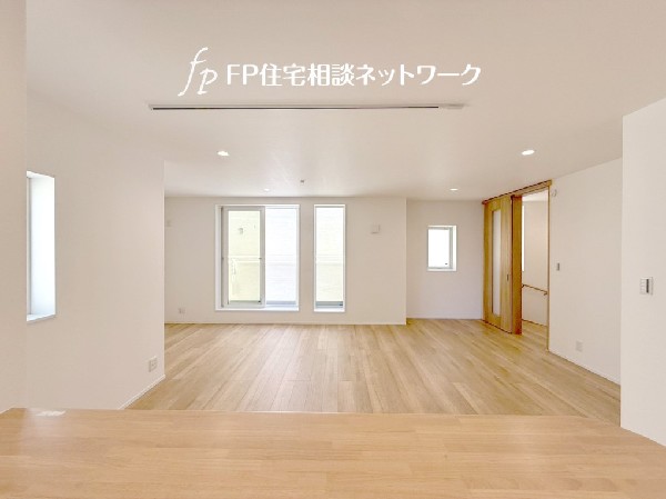 オープンでのびやかな空間を生み出す、広がりとゆとり。家族と過ごす時間を大切にしたい方にぴったりです。