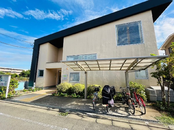 周辺環境:明日葉保育園長津田園(子どもたち一人ひとりを尊重し、見守り、主体的に活動できるようサポートしていく保育園です。)