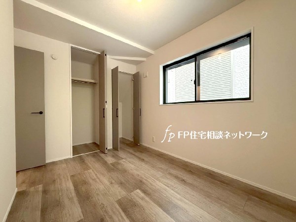 全居室に収納を完備。季節物のお洋服などもしっかりと収納し、居室空間を隅々まで使えるのが嬉しいですね。