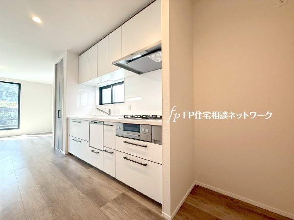 お部屋を広く使えるI型キッチン。お料理に集中したい方にお勧め。機能性とデザイン性を兼ね備えています。