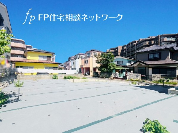 外観:カースペースは車種により2台駐車可能です。セカンドカーや来客用など多用途に使うことができますね。