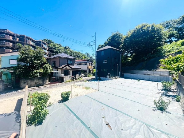 外観:「鴨居」駅徒歩圏内、「東神奈川／片倉町」駅へのバス便もあります。都内各方面へのアクセスも良好です。