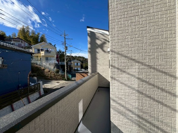 南向きのバルコニーで、お洗濯もあっという間に乾きそう。家事もスムーズにこなせますね。