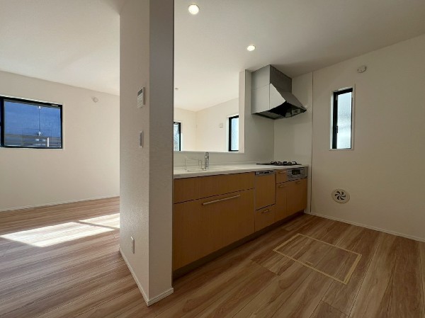 リビングのお子様を見守りながらお料理が出来る対面式カウンターキッチン。ご家族との会話がはずみます。