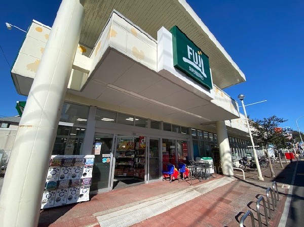 周辺環境:フジスーパー馬場店(「鮮度・旬」にこだわった商品を提供。惣菜・ベーカリー売り場では出来立て・焼き立ての商品を楽しめます。)