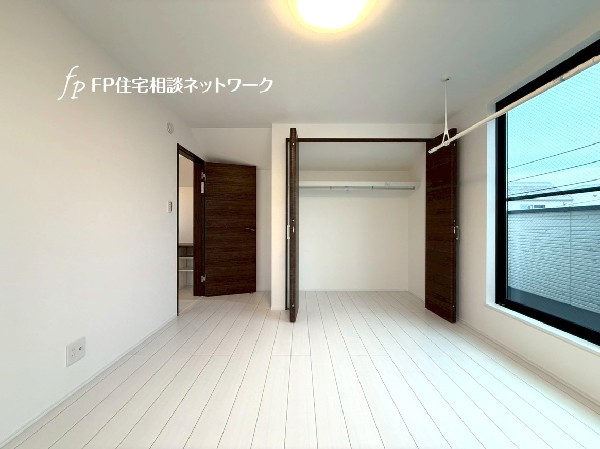 全室にクローゼットを完備しています。収納スペースを上手に使ってすっきりと快適な生活を送れます。