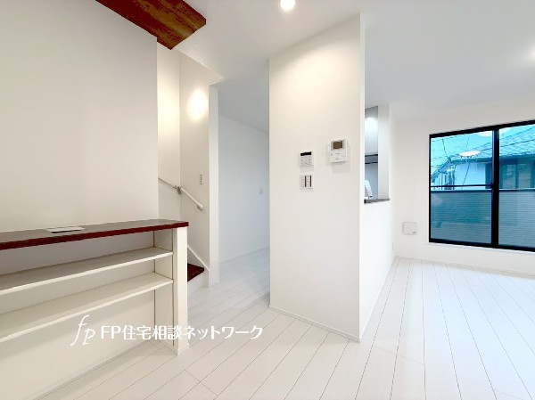 リビング内にスタディカウンターを設置しました。お子様のお勉強やリモートワークなどにも使えそうです。