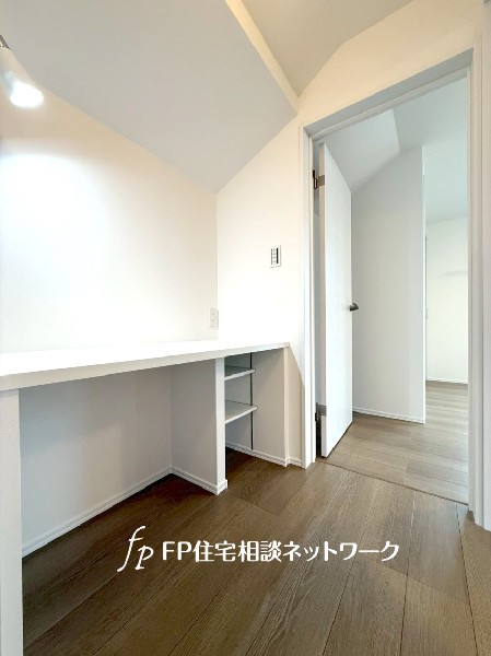 3階の廊下にもカウンターを設置しました。趣味コーナーやちょっとした家事スペースなどに活用できそう。