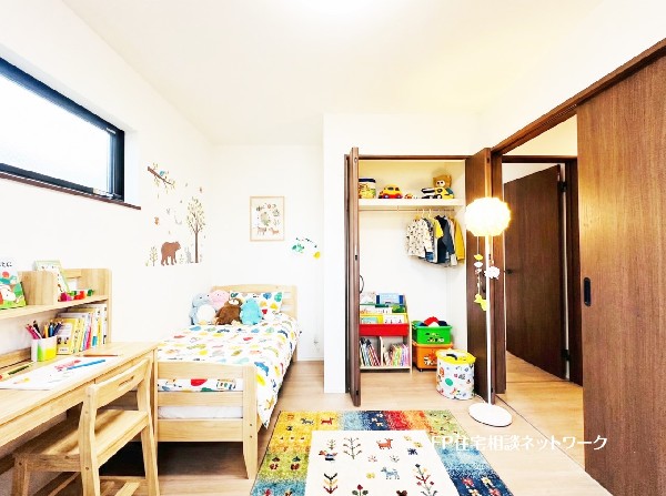 全室にクローゼットを完備しています。収納スペースを上手に使ってすっきりと快適な生活を送れます。