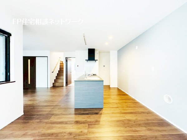 19.5帖の広々ＬＤＫ。導線もしっかりと取れているので、ソファーなどの家具もしっかりと配置できます。