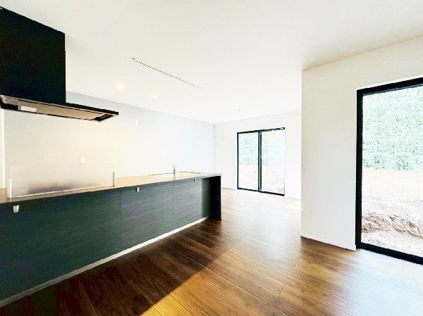 対面式のカウンターキッチンは出来上がったお料理をお子様が運ぶなど、お手伝いの機会も増えそうですね。