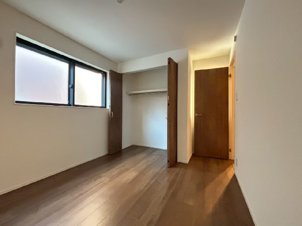 全室クローゼット付きのお部屋が3室あります。お子様がそれぞれ自分のお部屋を持つことが出来ますね。