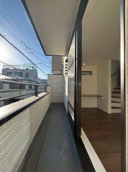 南向きのバルコニーで、お洗濯もあっという間に乾きそう。家事もスムーズにこなせますね。