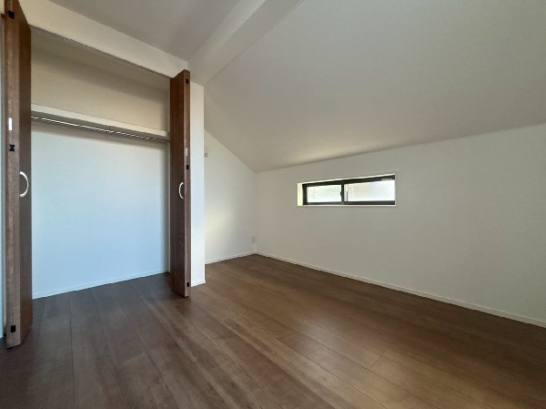 全室にクローゼットを完備しています。収納スペースを上手に使ってすっきりと快適な生活を送れます。