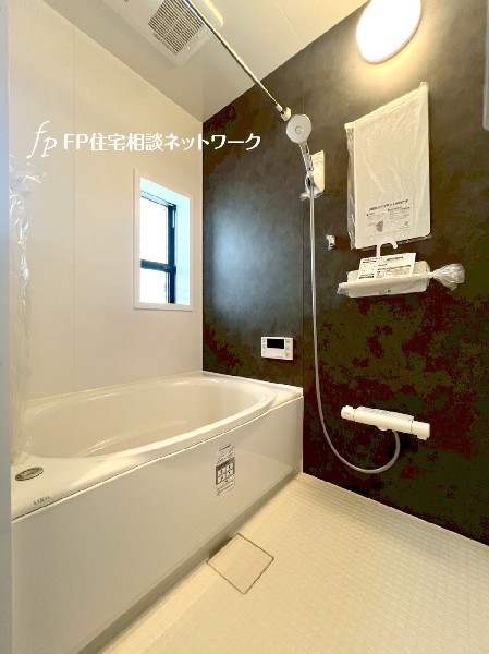 浴室換気乾燥機付きなので雨の日や湿気の多い梅雨時期など、洗濯物が乾き難い時期に大変便利です。