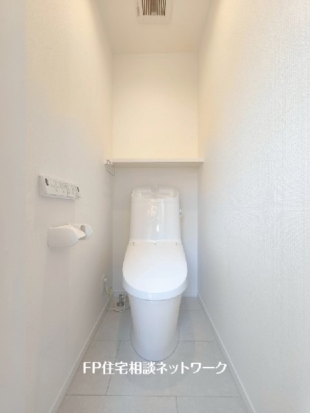 トイレは1階と3階の2カ所にあります。朝の忙しい時間も慌てることなく使用できるので助かります。